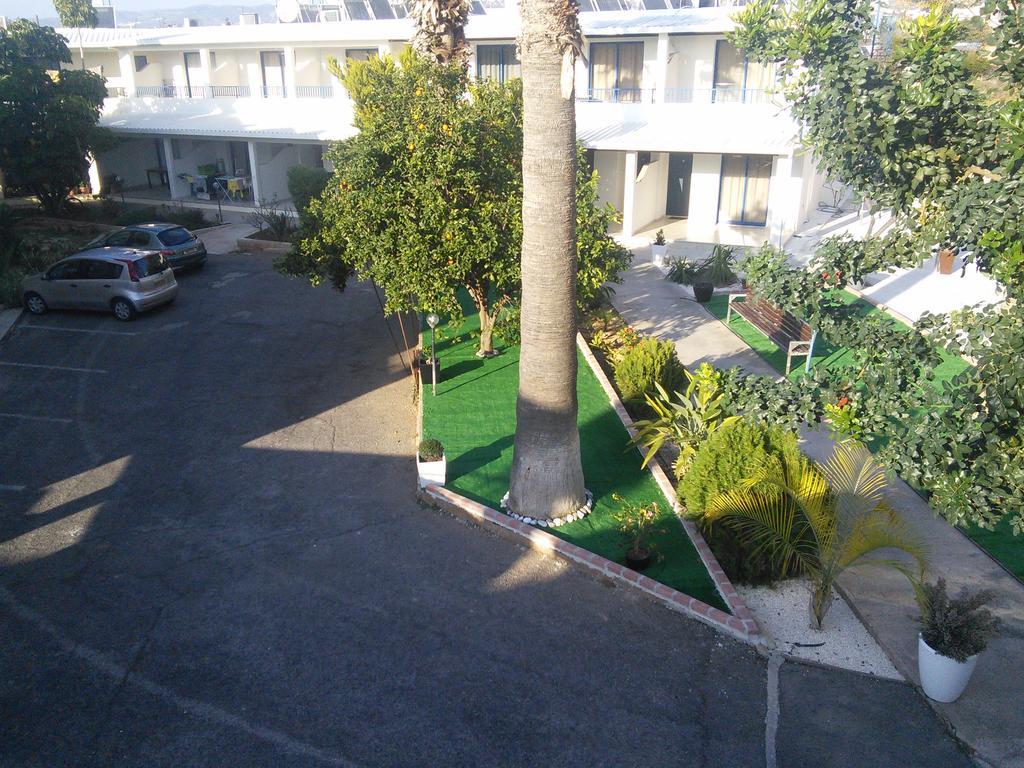Zoe's Court Aparthotel Klorakas Buitenkant foto