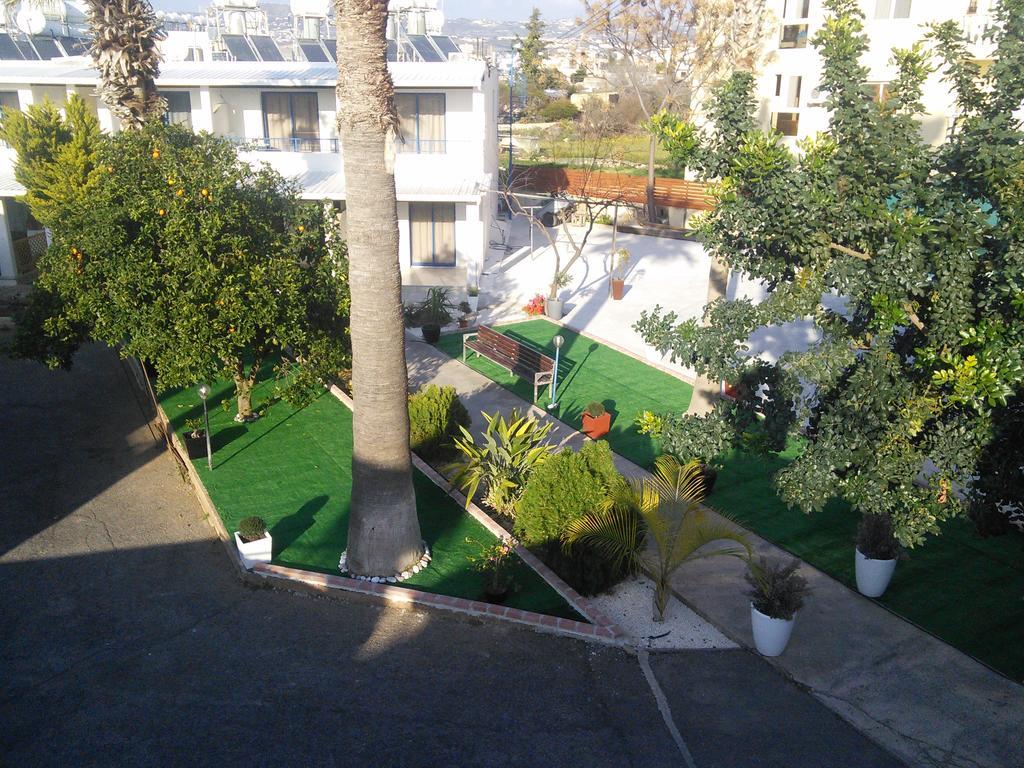 Zoe's Court Aparthotel Klorakas Buitenkant foto