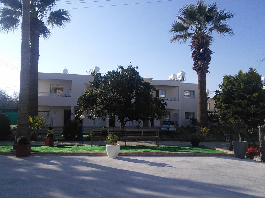 Zoe's Court Aparthotel Klorakas Buitenkant foto