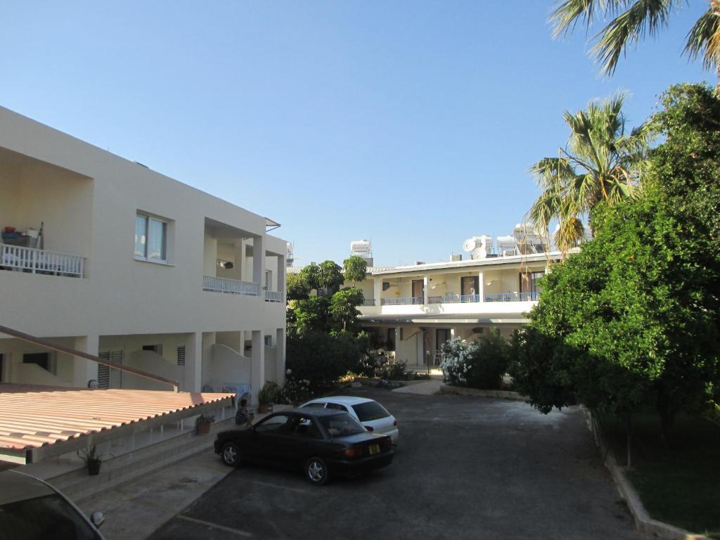 Zoe's Court Aparthotel Klorakas Buitenkant foto