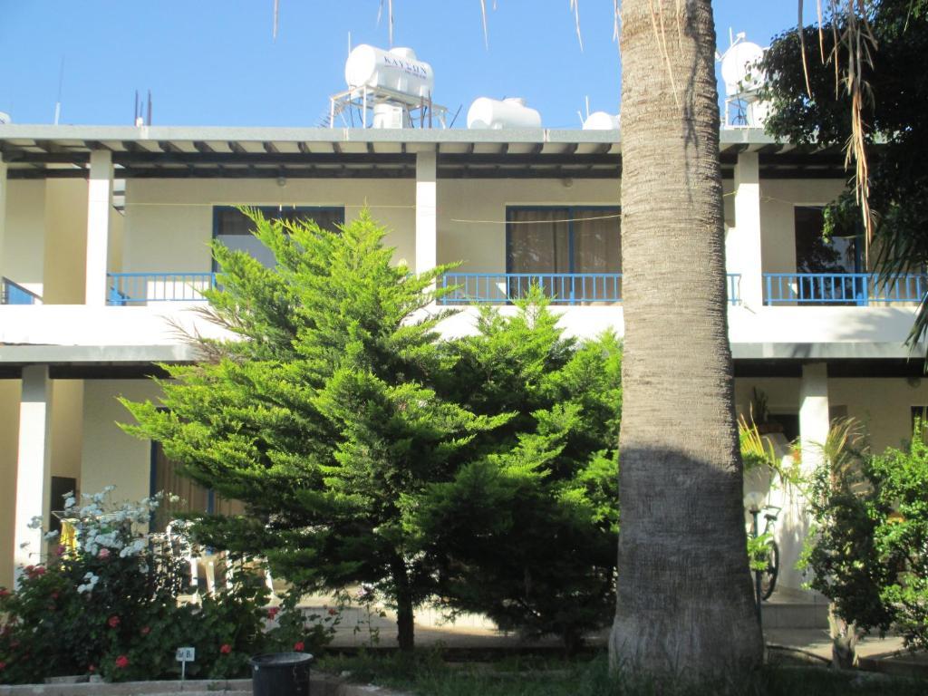 Zoe's Court Aparthotel Klorakas Buitenkant foto