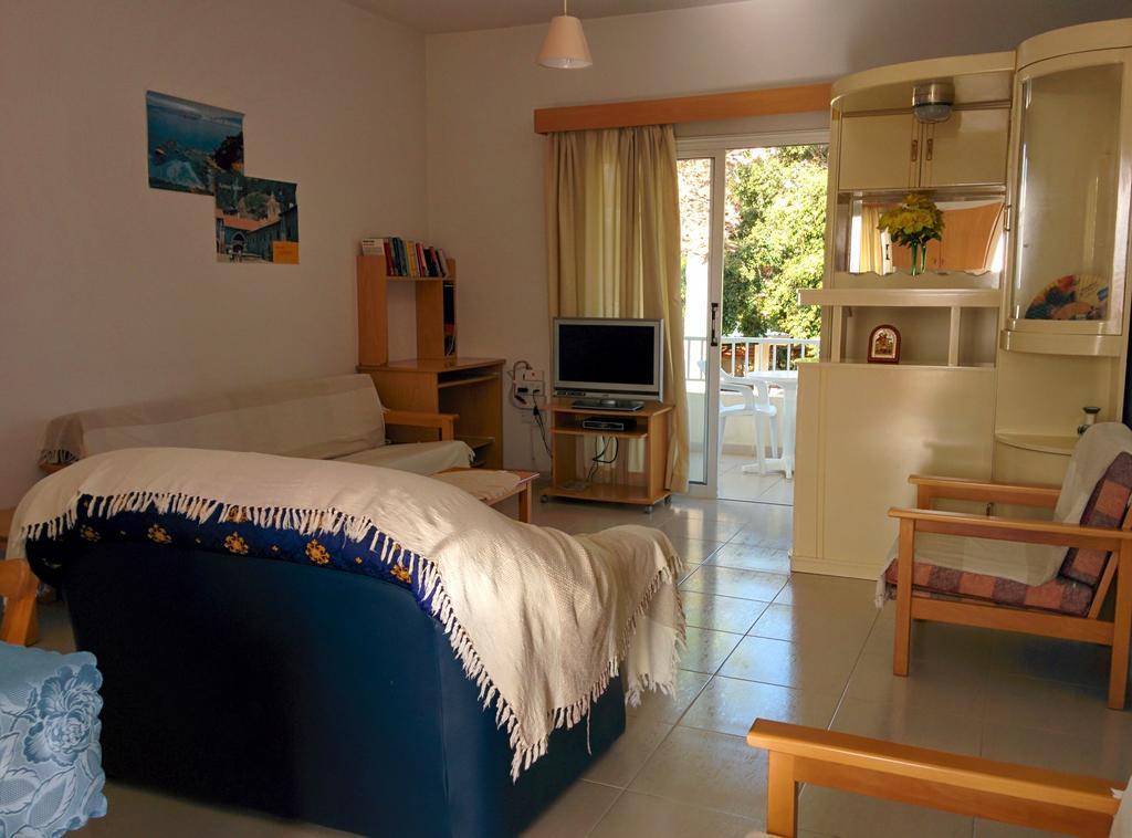 Zoe's Court Aparthotel Klorakas Buitenkant foto